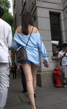 4K – 街拍高挑身材模特级街拍性感美女 [1.68 GB/MP4]