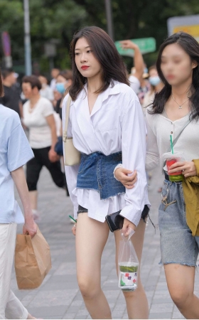 牛仔腰峰白衬衫热裤美女 [21P]