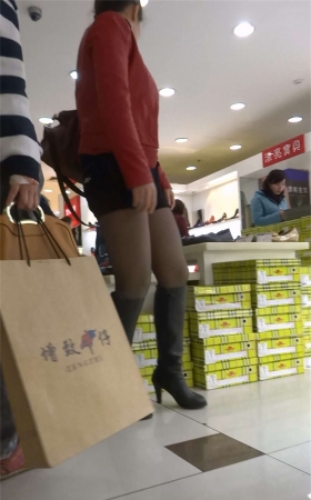 鞋店美女试鞋