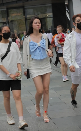 白色牛仔裙美女(84P)