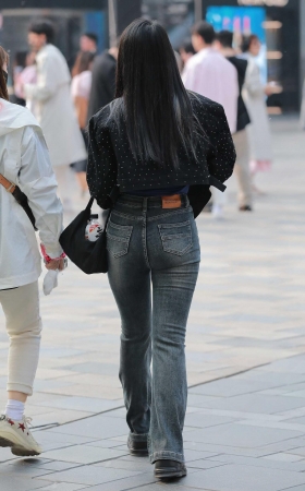紧身牛仔裤美女 [24P]