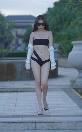 （套图一）性感黑色交叉抹胸比基尼长腿美女(196P)