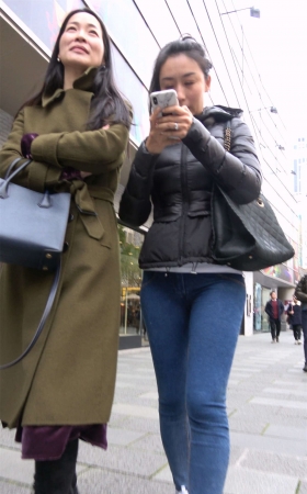 极品紧身牛仔苹果臀美女姐姐