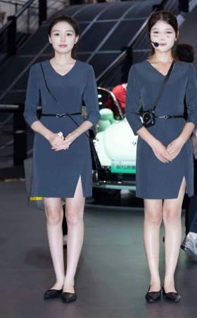 LB422-50P 成都车展-长城展台两个修长美腿礼仪小姐姐 10P