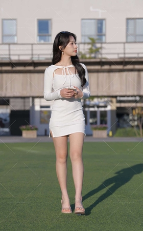 [一始专区] 白裙女子 [10P]