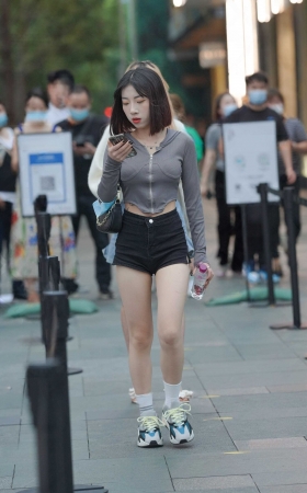 热裤小妹 [16P]