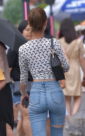 露腰，翘臀，紧牛小姐姐 [24P]