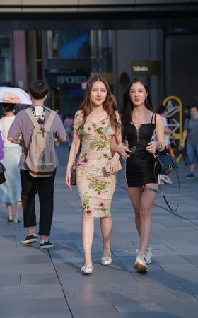 黄昏下de闺蜜同行