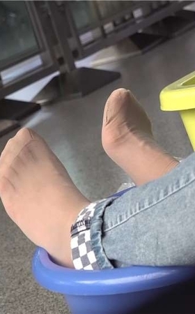 紧身牛仔，街拍丝袜美足