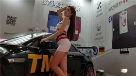 4k超清，极品性感车模美女，不断扭动着诱人的身躯