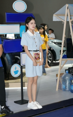 肉色丝咨客小妹 [18P]