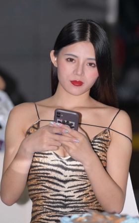 性感的豹纹吊带裙美女 [13P]