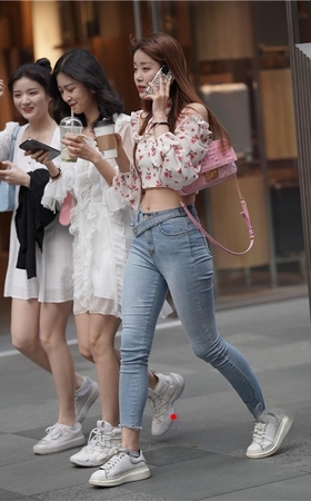 青春紧牛小姐姐(52P)