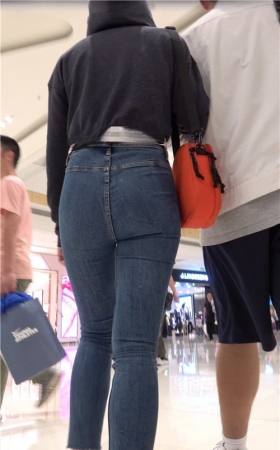 丰腴紧身蓝牛MM