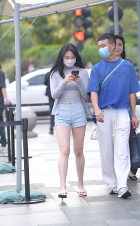 街拍热裤邻家美腿小姐姐 [23P]