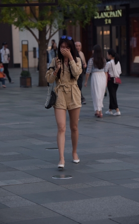 戴墨镜的美女