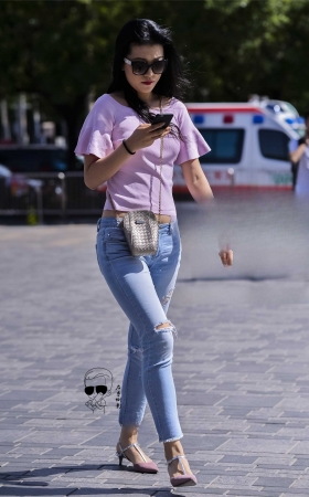 牛仔紧绷显美臀 [9P]