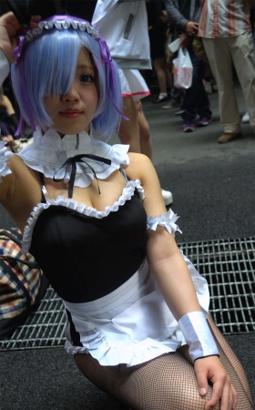 黑丝高跟cosplay女仆装丰满少女