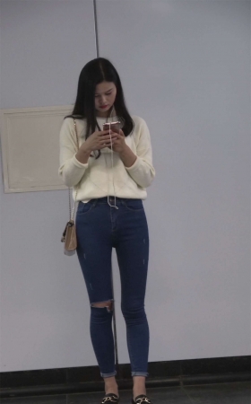 难得一见的紧身蓝牛好身材小姐姐