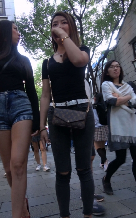 顶级大长腿高跟美女悠闲下午茶