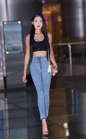 大长美腿高跟紧牛小姐姐 [24P]