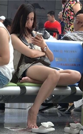 4K – 性感美腿女神 [856 MB/MP4]