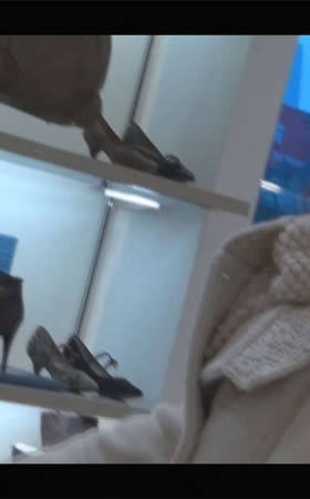 冬日商场美女裸足