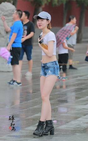 露腰长腿短发 [21P]