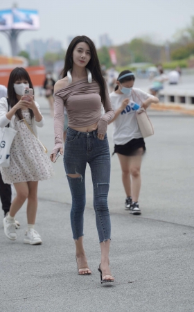 另一个版本的大长腿牛仔美女 [23P]