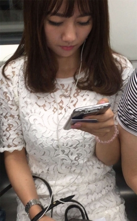 地铁极品美女肉丝美腿