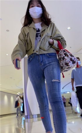 紧身牛仔裤美女