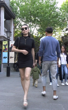 黑色包臀裙墨镜高跟鞋性感美女