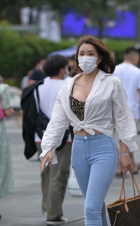 街拍紧身蓝牛美姐 [18P]