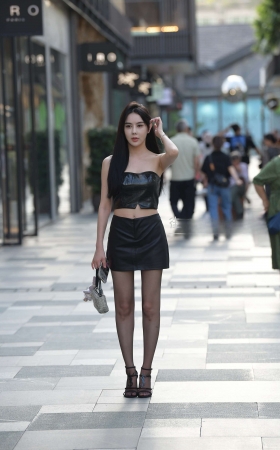 街拍抹胸短裙嘿丝性感美女 【第二篇】 [23P]
