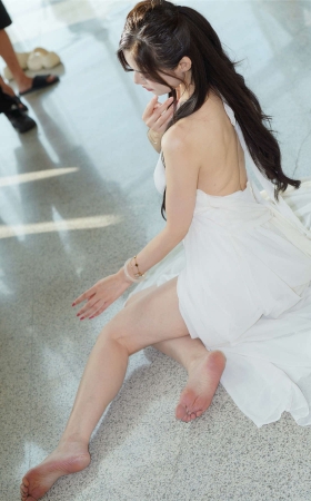 一袭白裙，凡尘精灵