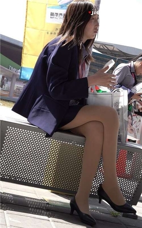 4K – 制服Ol肉丝袜美腿女子 [1.45 GB/MP4]