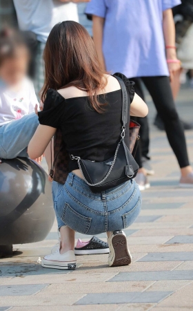 贴心的牛仔裤辣妈 [23P]