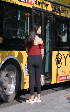 219黑色瑜伽裤美女