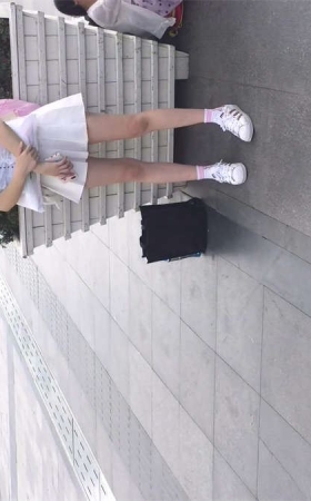 白色小短裙小清新妹子