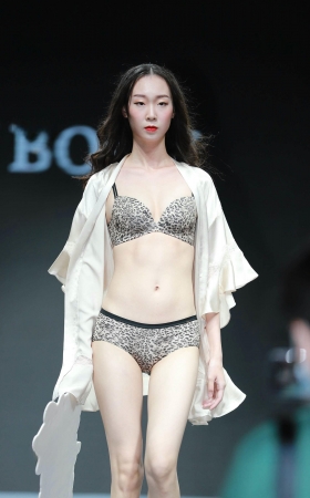 某商场MY BODY内衣秀-8位模特演绎365P