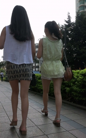 豹纹超短裙性感美女