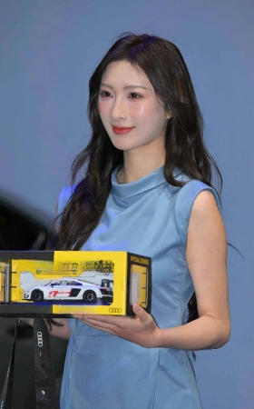 25829-35-88√奥迪-颁奖的肉丝美腿礼仪 9P