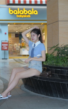 一始街拍作品 热裤小妹