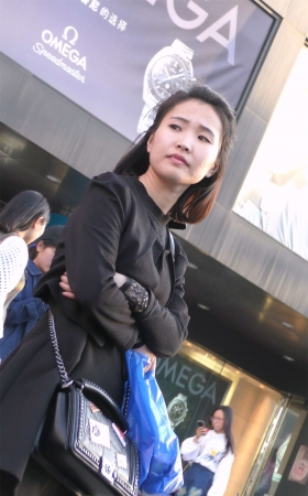 一身黑色黑丝袜黑高跟