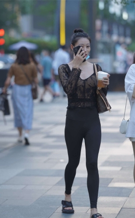 黑色瑜伽好身材