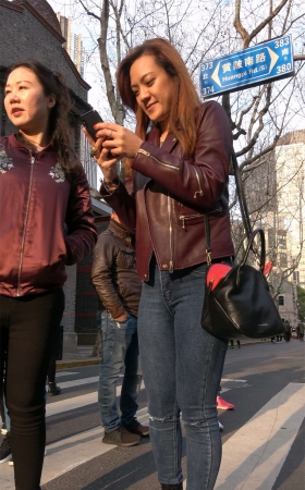 牛仔紧身皮衣成熟美女