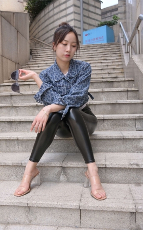 皮裤靓妹