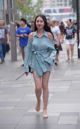 笑容甜美的小姐姐 [13P]