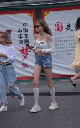 好长的大白腿