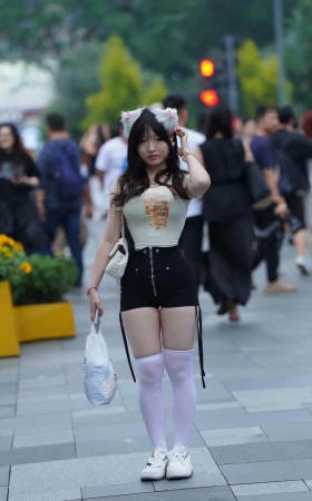 搭讪街拍微胖型的热裤小妹 【图片➕视频】 [23P]